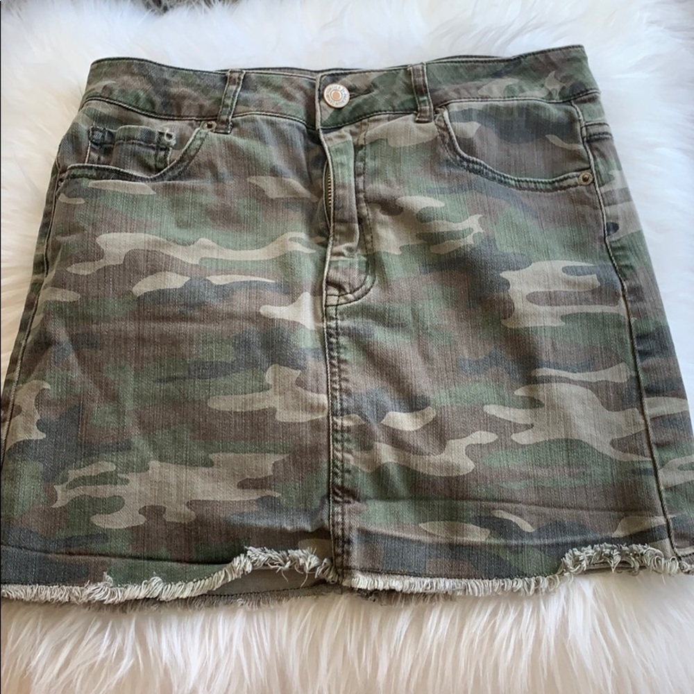 High waisted camo mini skirt
